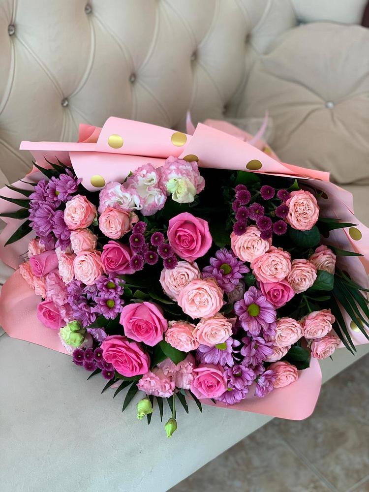 Букет цветов из: Хризантемы, Розы и Лизиантусы в Архиповке