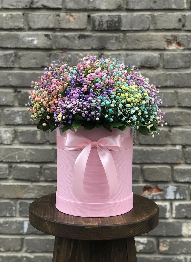 Цветочная композиция из Гипсофила и Розы в шляпной коробке в Архиповке
