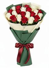 Букет Микс из красных и белых роз в Архиповке