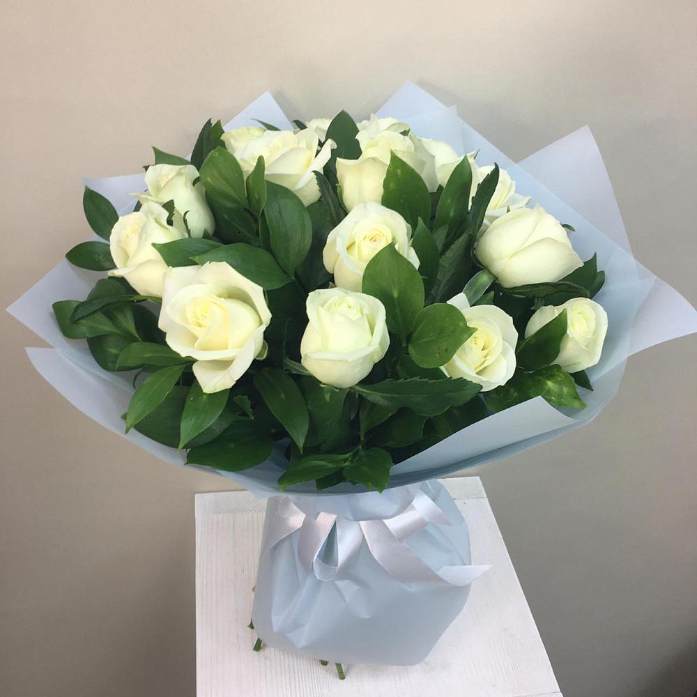 Букет 15 Белых роз Проуд в Архиповке