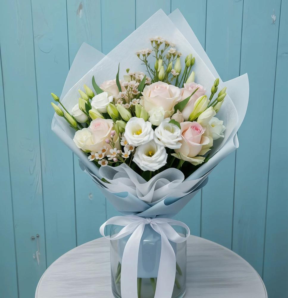 Букет цветов из: Розы и Лизиантусы в Архиповке