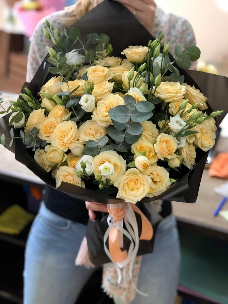 Букет цветов из: Розы и Лизиантусы в Архиповке