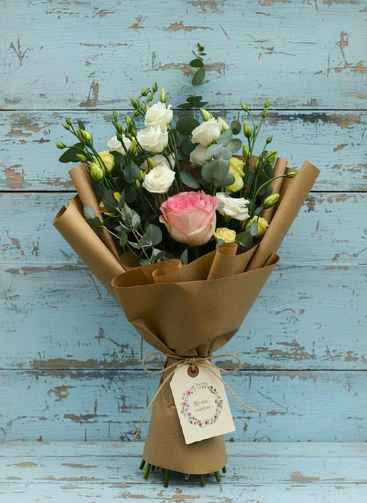 Букет цветов из: Розы и Лизиантусы в Архиповке