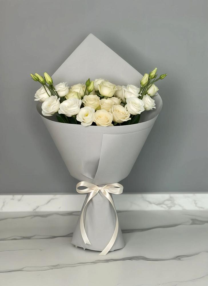 Букет цветов из: Розы и Лизиантусы в Архиповке