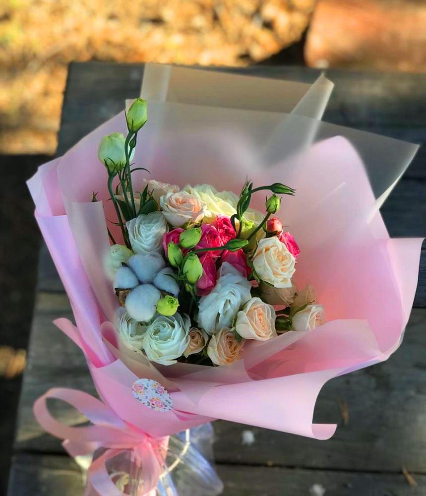 Букет цветов из: Розы и Лизиантусы в Архиповке