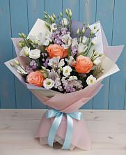 Букет цветов из:  Лизиантусы, Розы, Альстромерии и Гипсофила в Архиповке