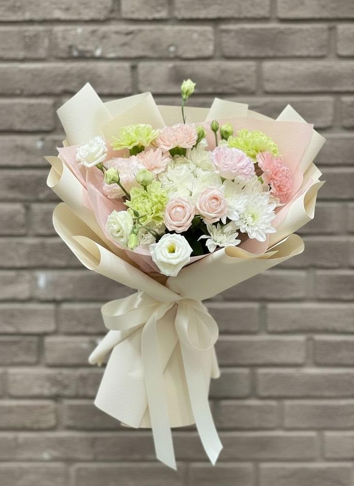 Букет цветов из: Гвоздики, Розы, Лизиантусы и Хризантемы в Архиповке