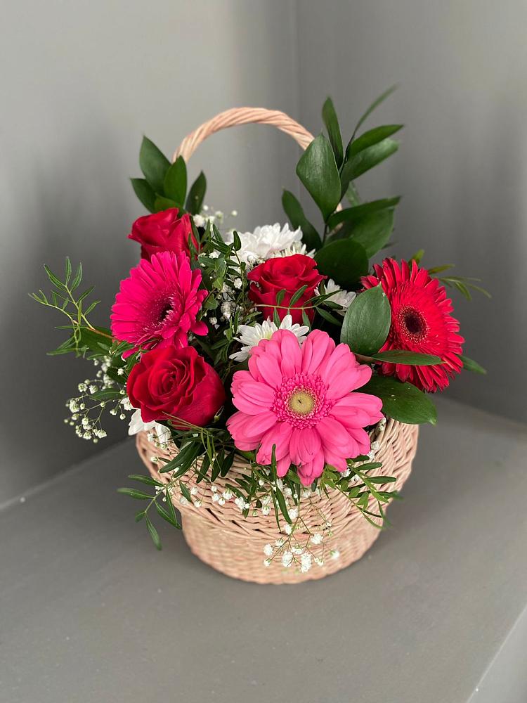Цветочная композиция из Розы, Хризантемы и Герберы в корзине в Архиповке