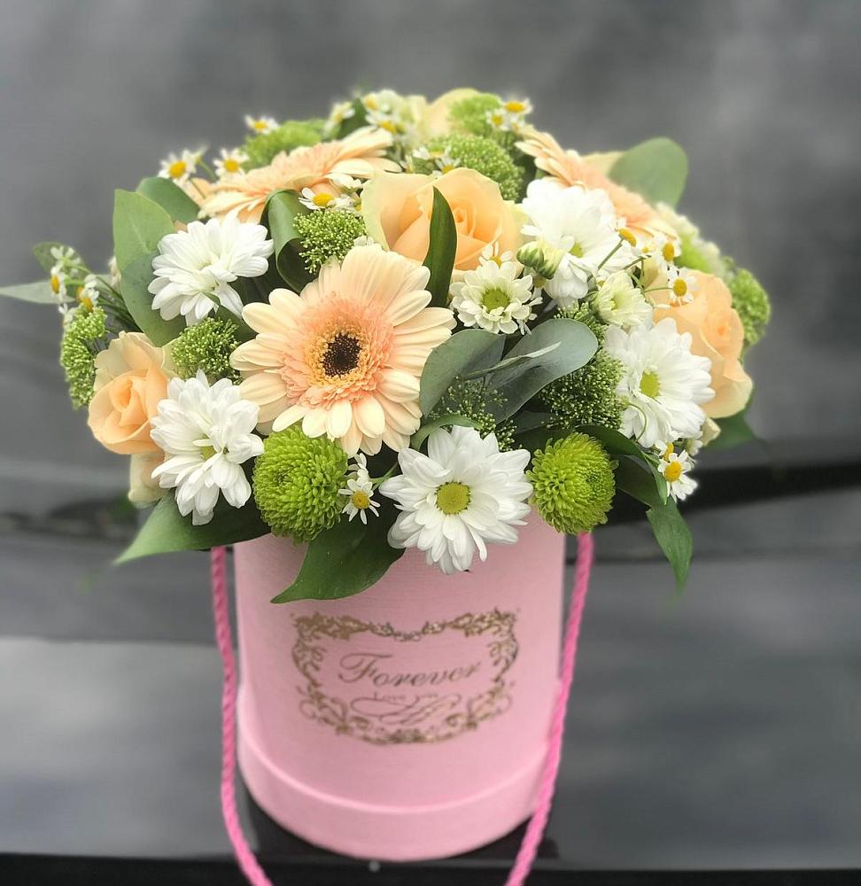 Цветочная композиция из Розы, Герберы и Хризантемы в шляпной коробке в Архиповке