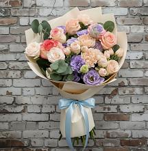 Букет цветов из:  Розы, Лизиантусы и Гвоздики в Архиповке